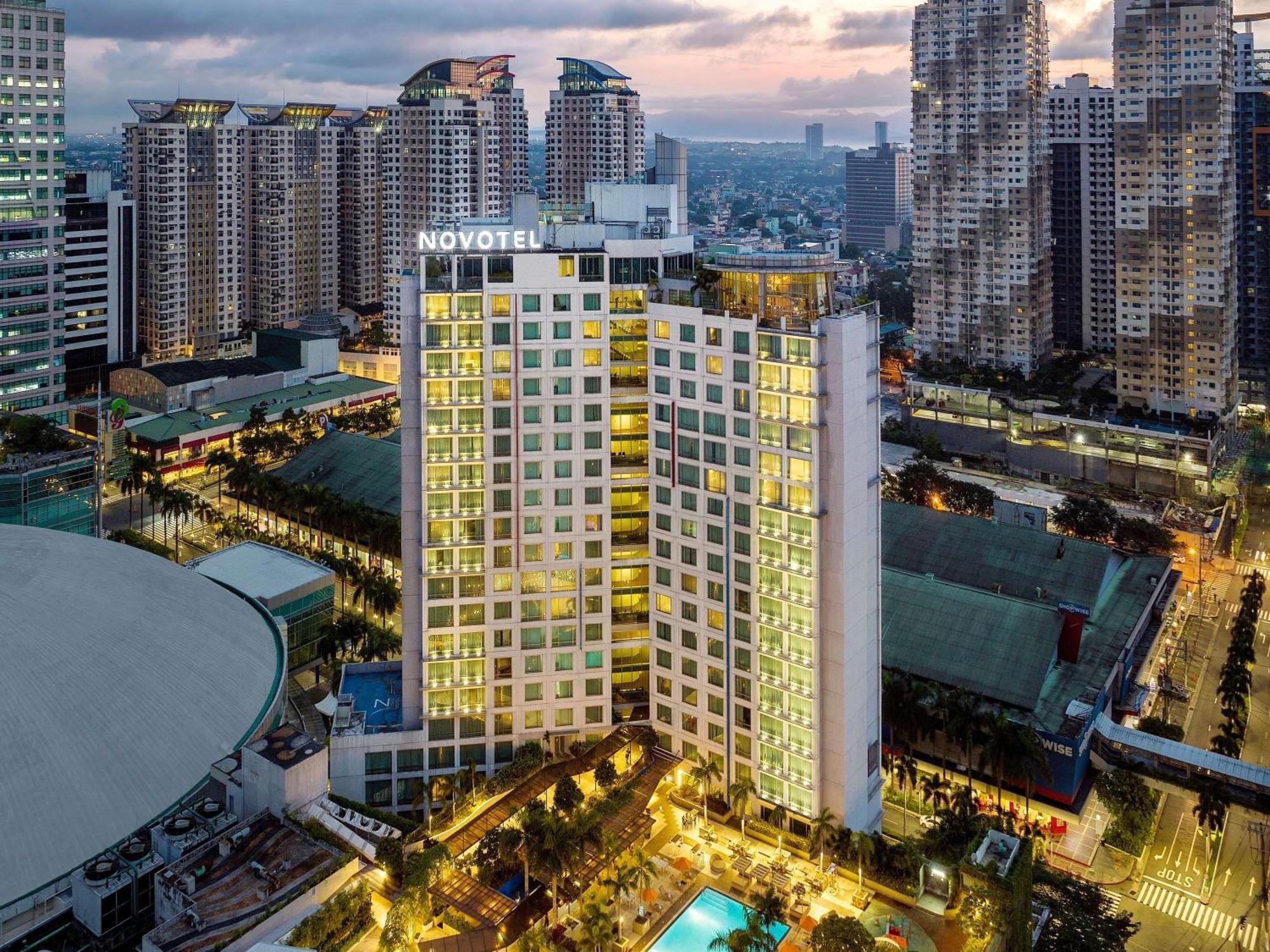 Novotel Manila Araneta City Hotel Extérieur photo